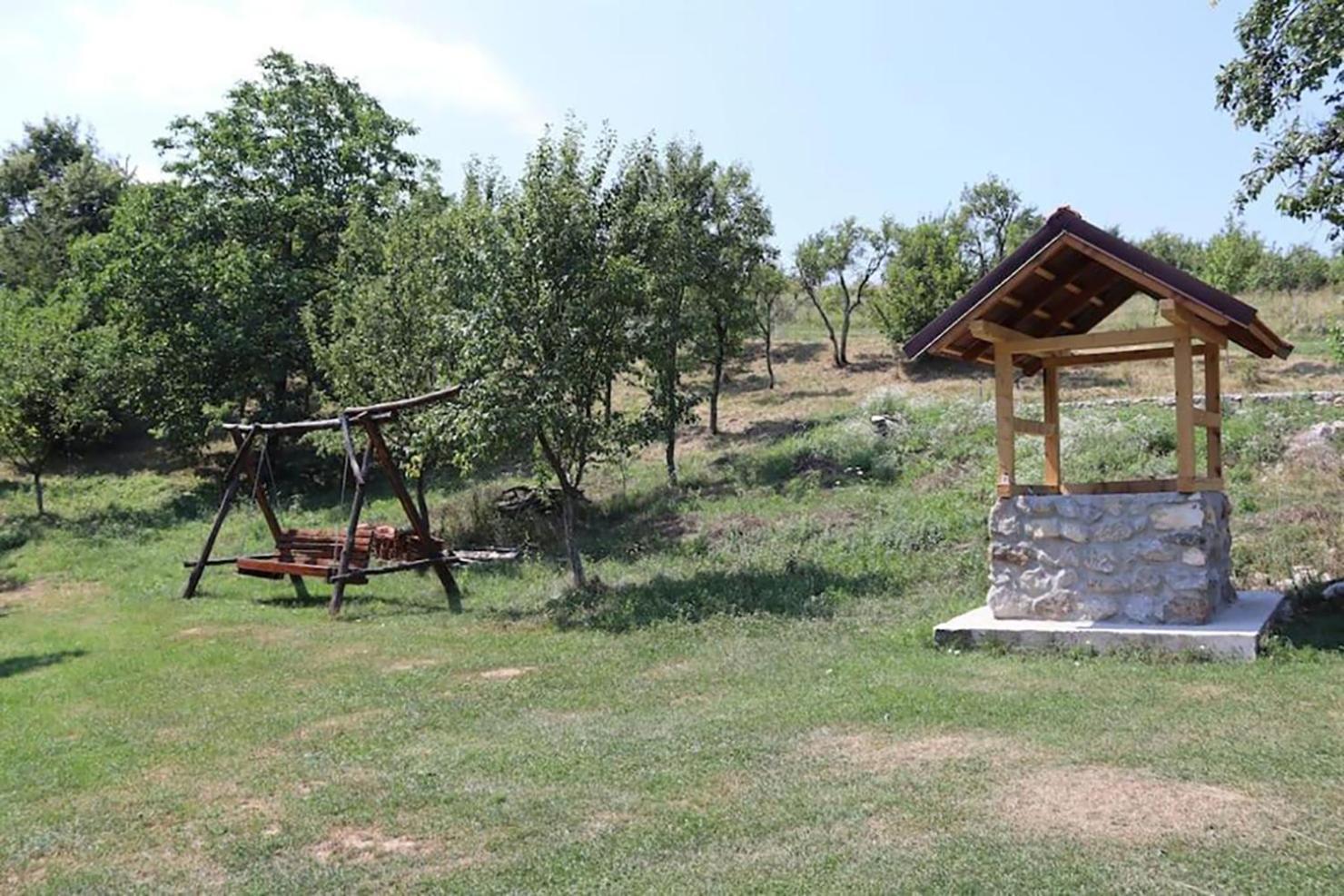 Salas U Bregu In Cheile Carasului Crasova Εξωτερικό φωτογραφία