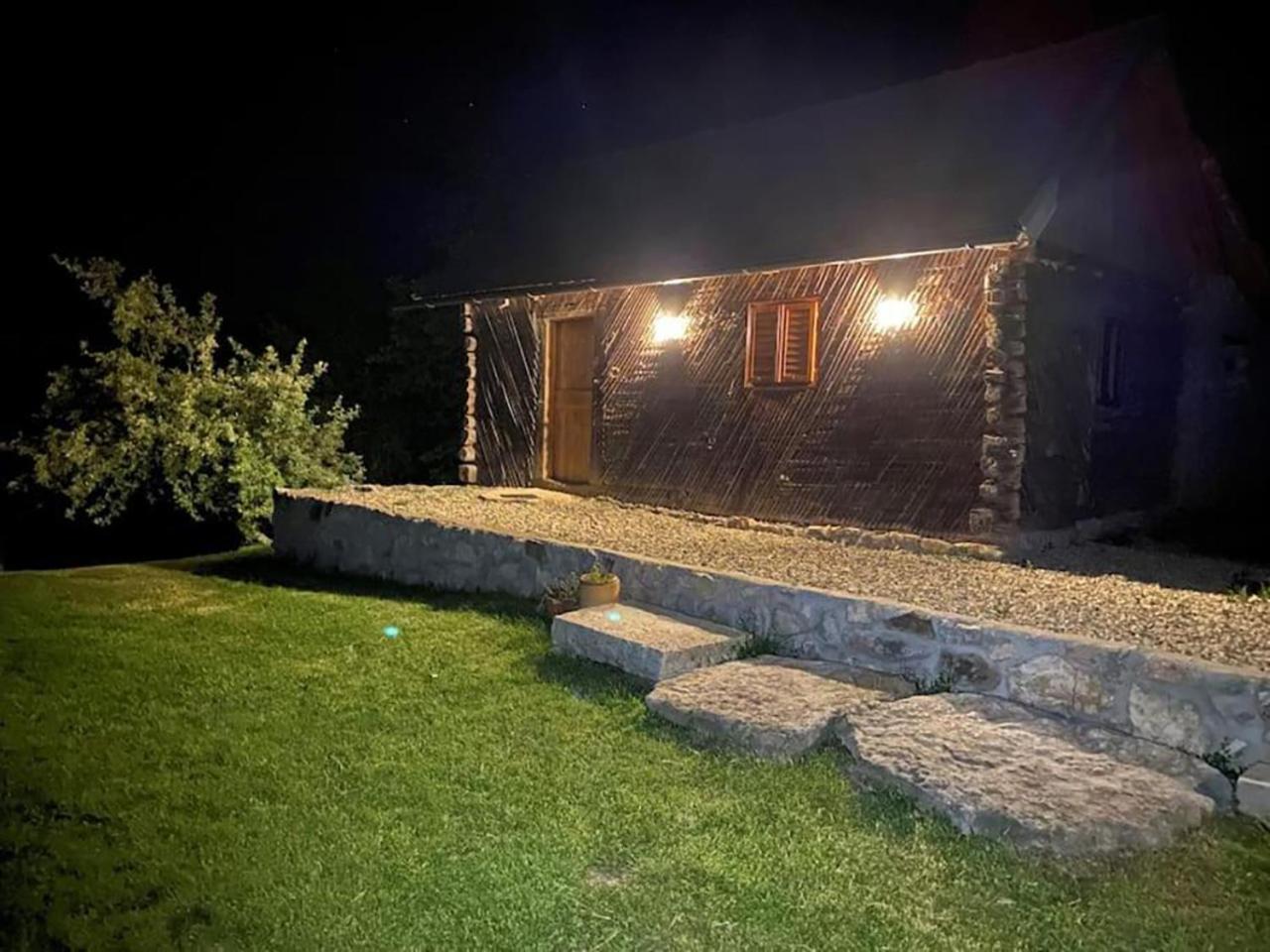 Salas U Bregu In Cheile Carasului Crasova Εξωτερικό φωτογραφία